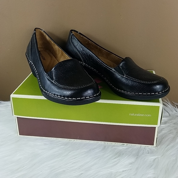 Naturalizer Shoes - New in box Naturalizer Shane leather heel shoes